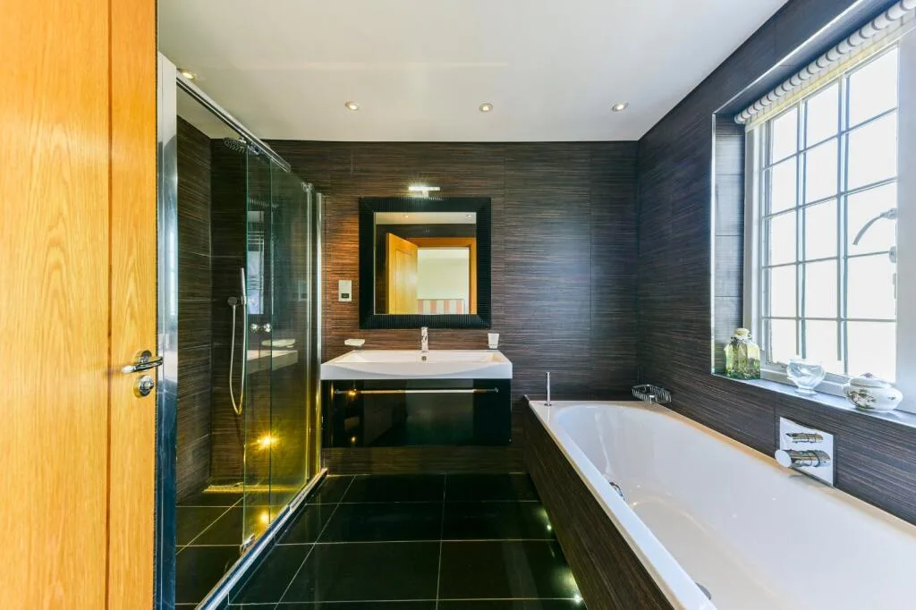 6 bedroom detached house for rent
