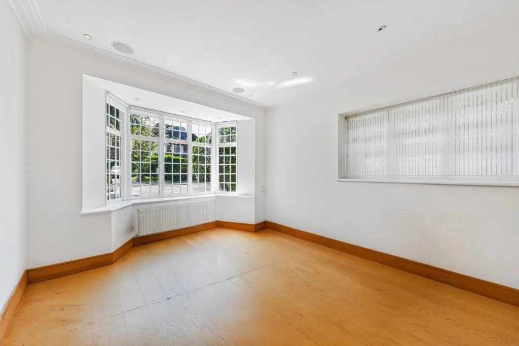 6 bedroom detached house for rent