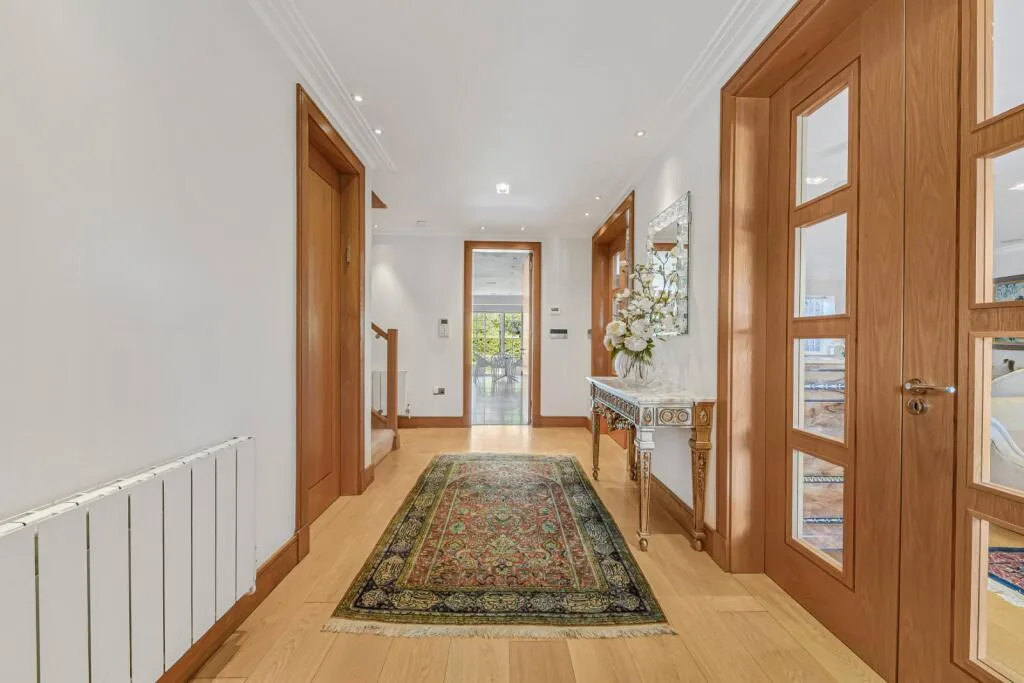 6 bedroom detached house for rent