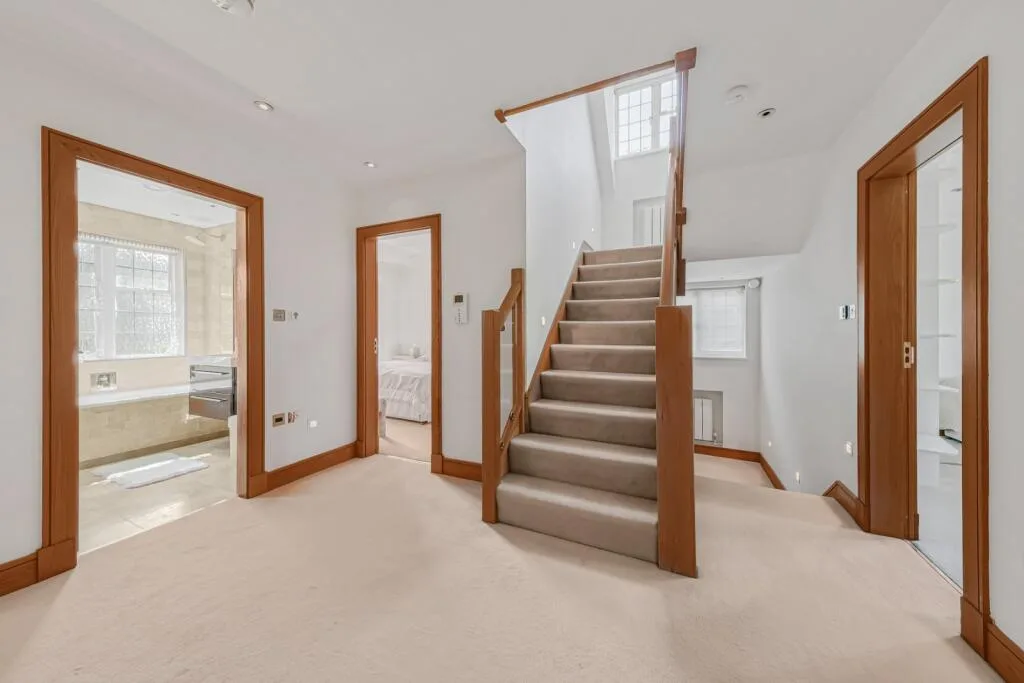 6 bedroom detached house for rent