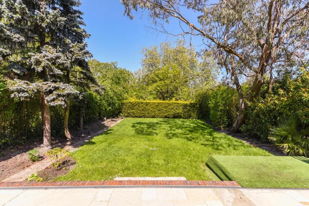 6 bedroom detached house for rent