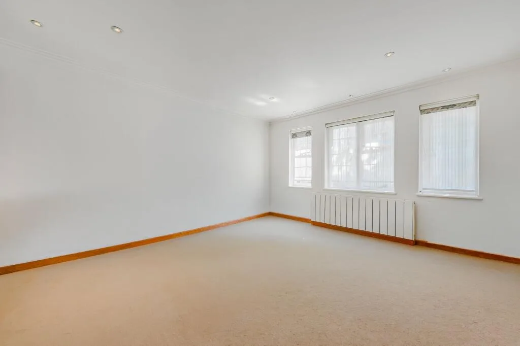 6 bedroom detached house for rent