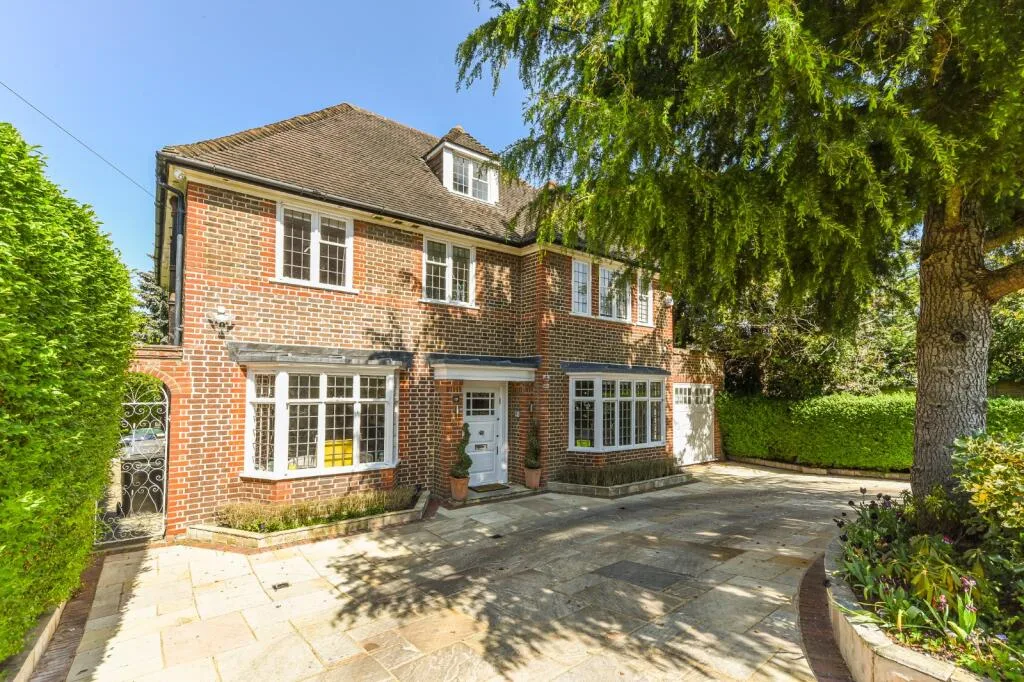6 bedroom detached house for rent
