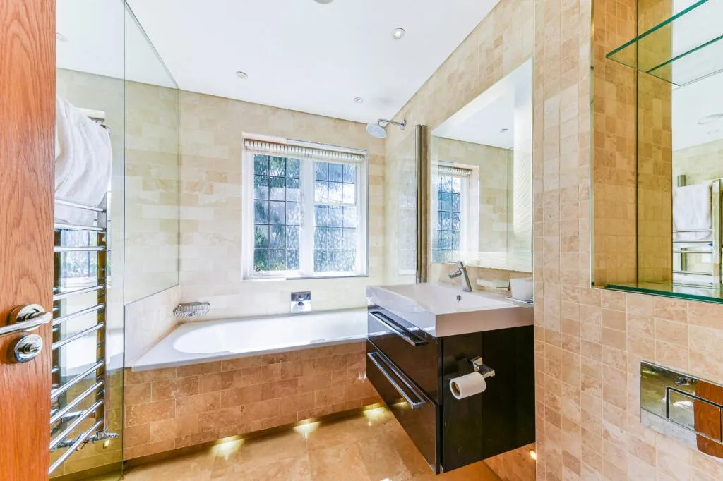 6 bedroom detached house for rent