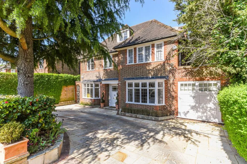 6 bedroom detached house for rent