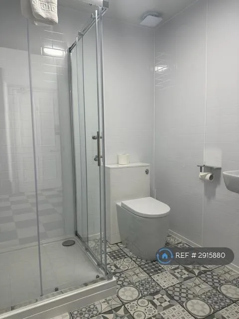 1 bedroom house share for rent