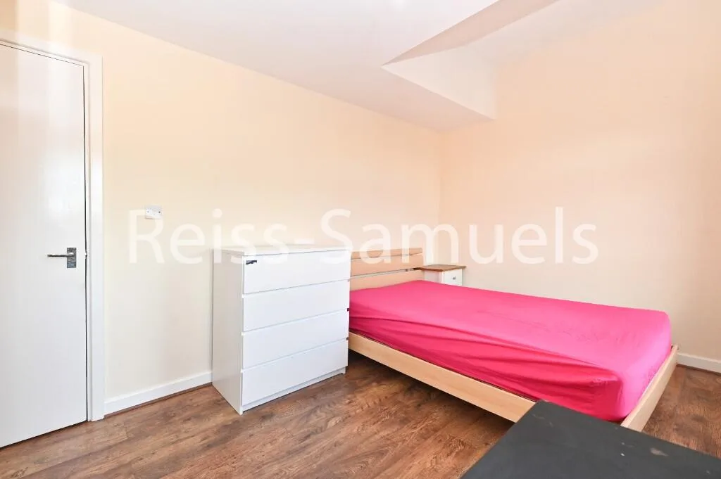 5 bedroom town house for rent