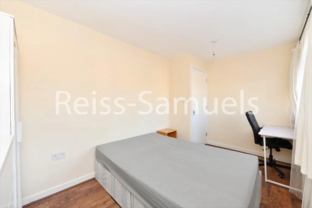 5 bedroom town house for rent
