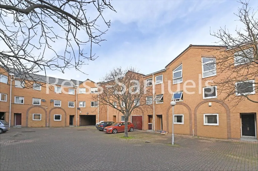 5 bedroom town house for rent