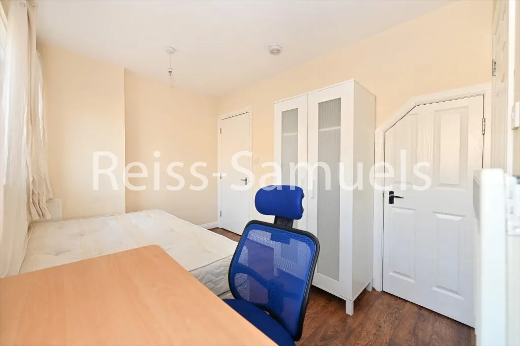 5 bedroom town house for rent