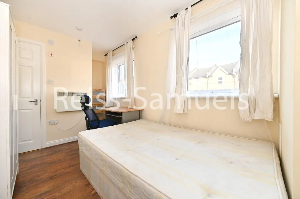 5 bedroom town house for rent