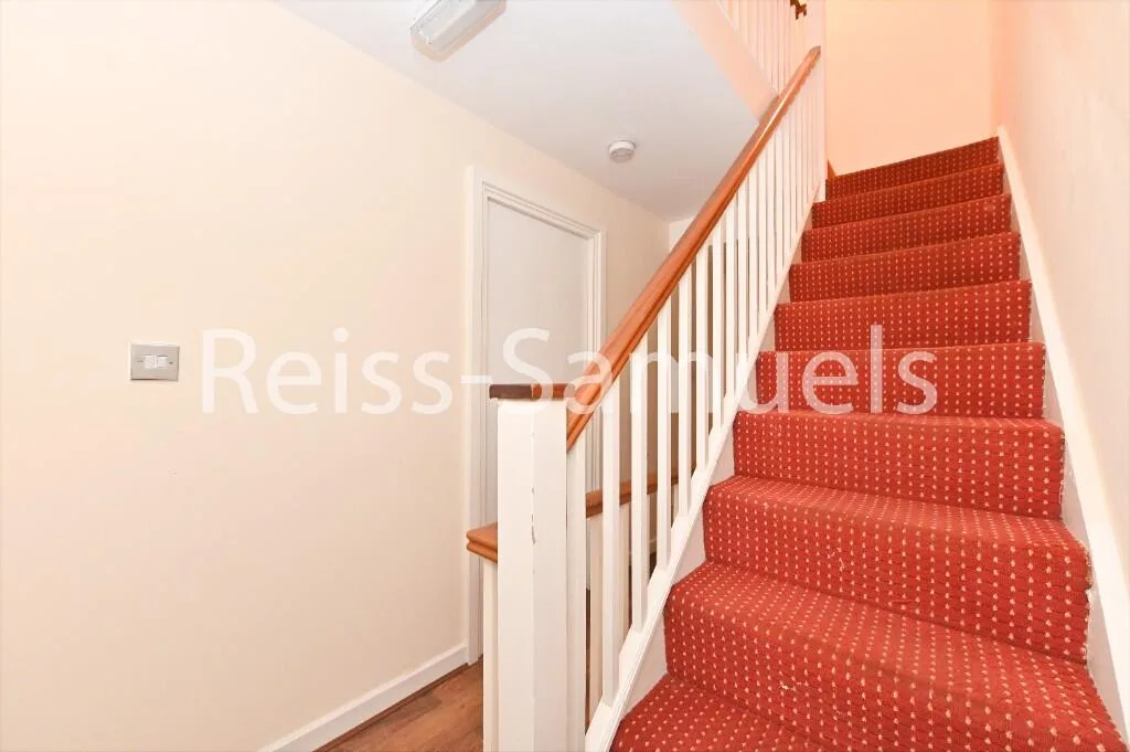 5 bedroom town house for rent