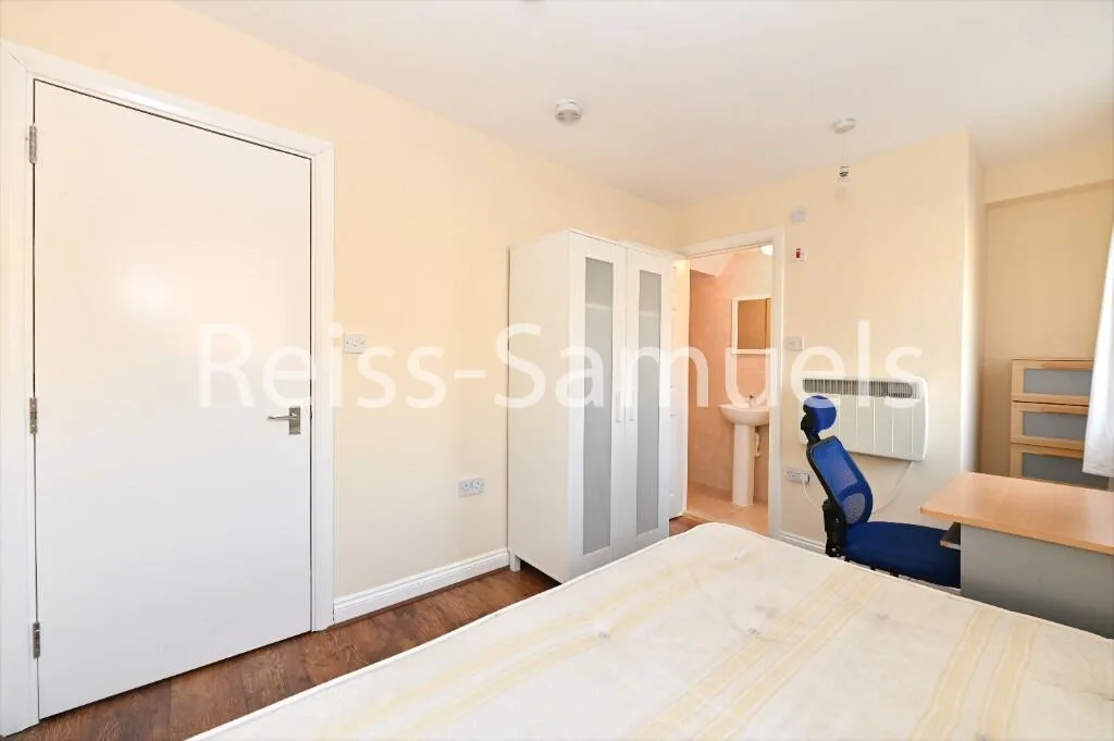 5 bedroom town house for rent