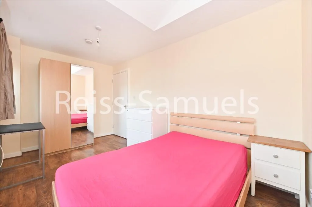 5 bedroom town house for rent