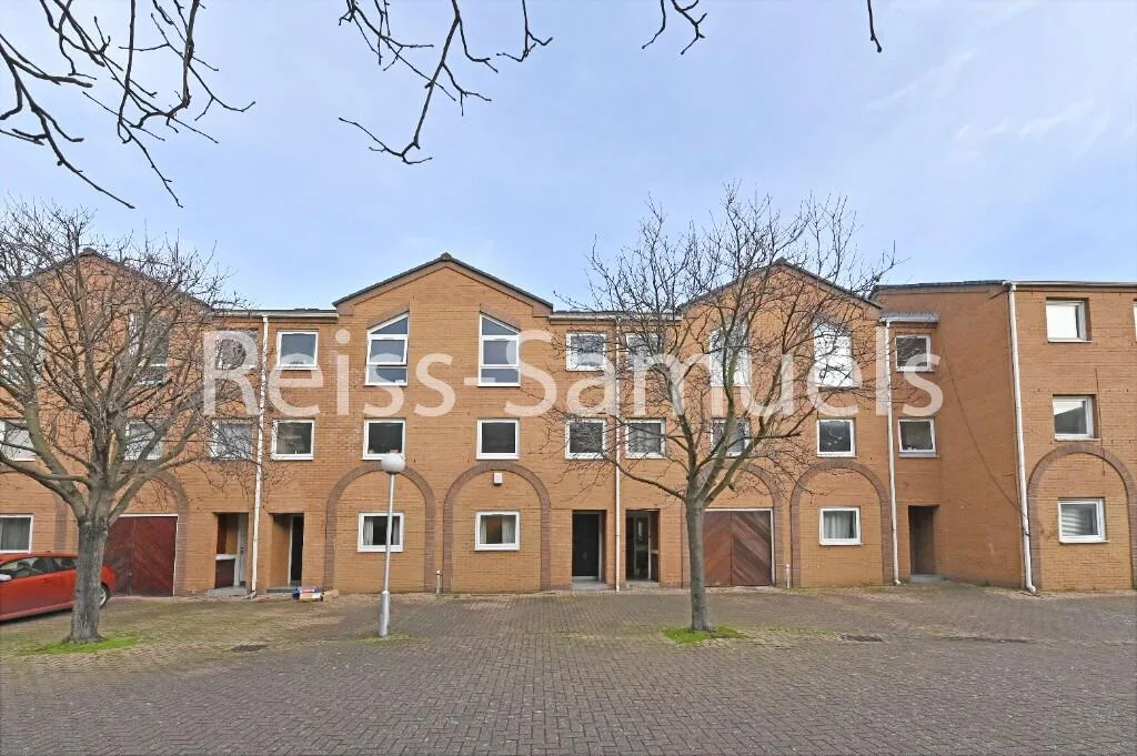 5 bedroom town house for rent