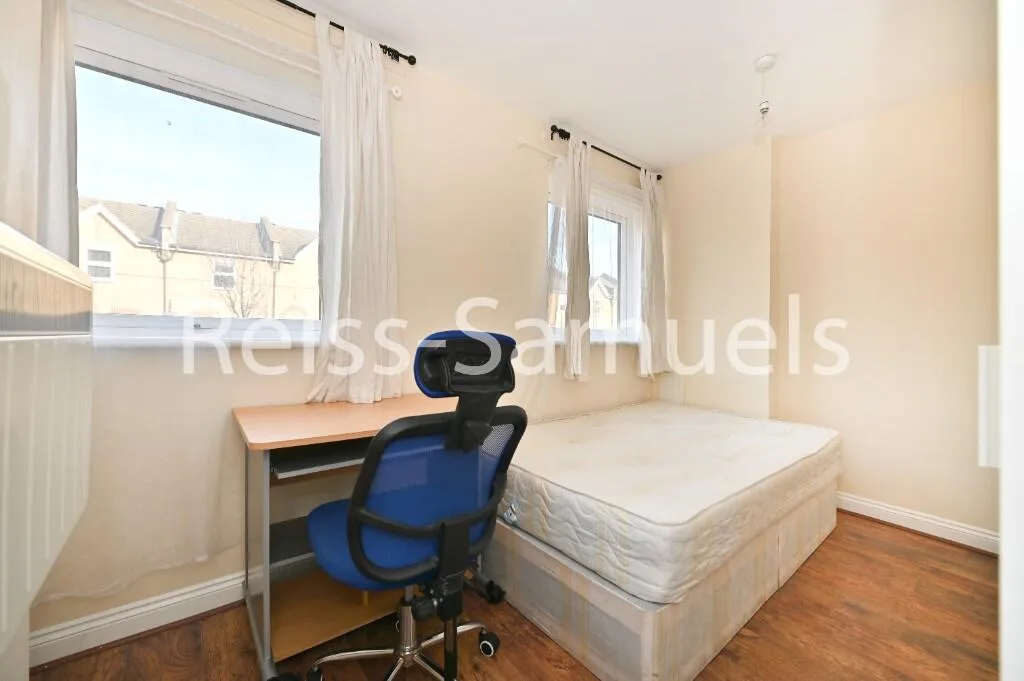 5 bedroom town house for rent
