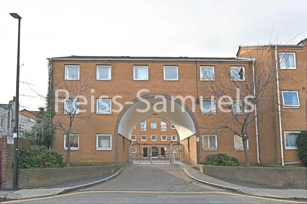 5 bedroom town house for rent