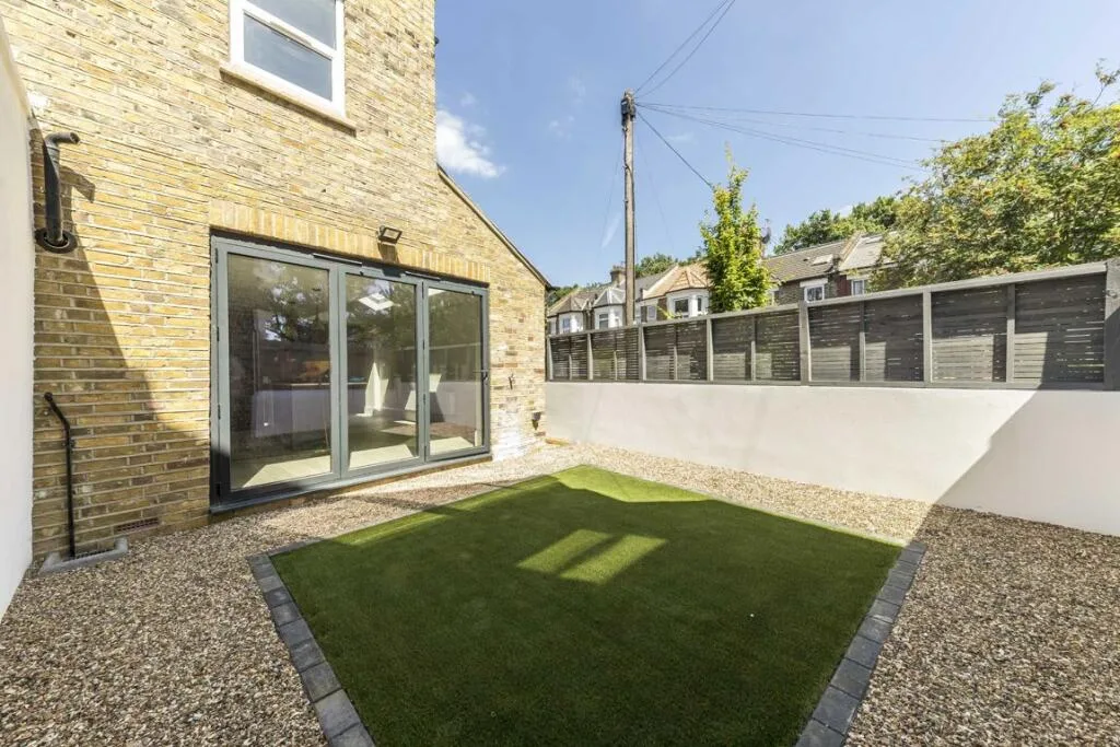 4 bedroom terraced house for rent