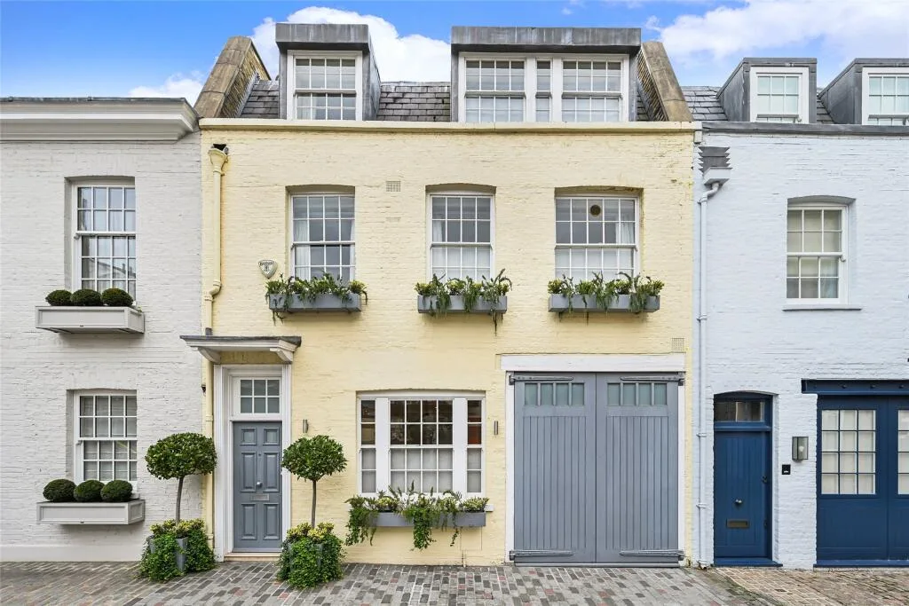 3 bedroom mews property for rent