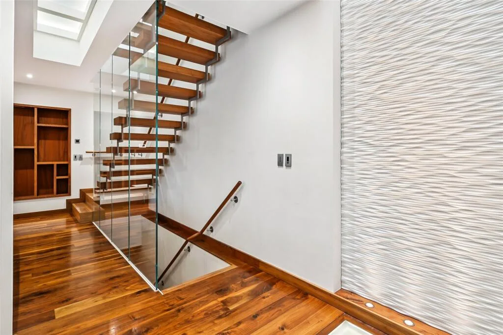 3 bedroom mews property for rent