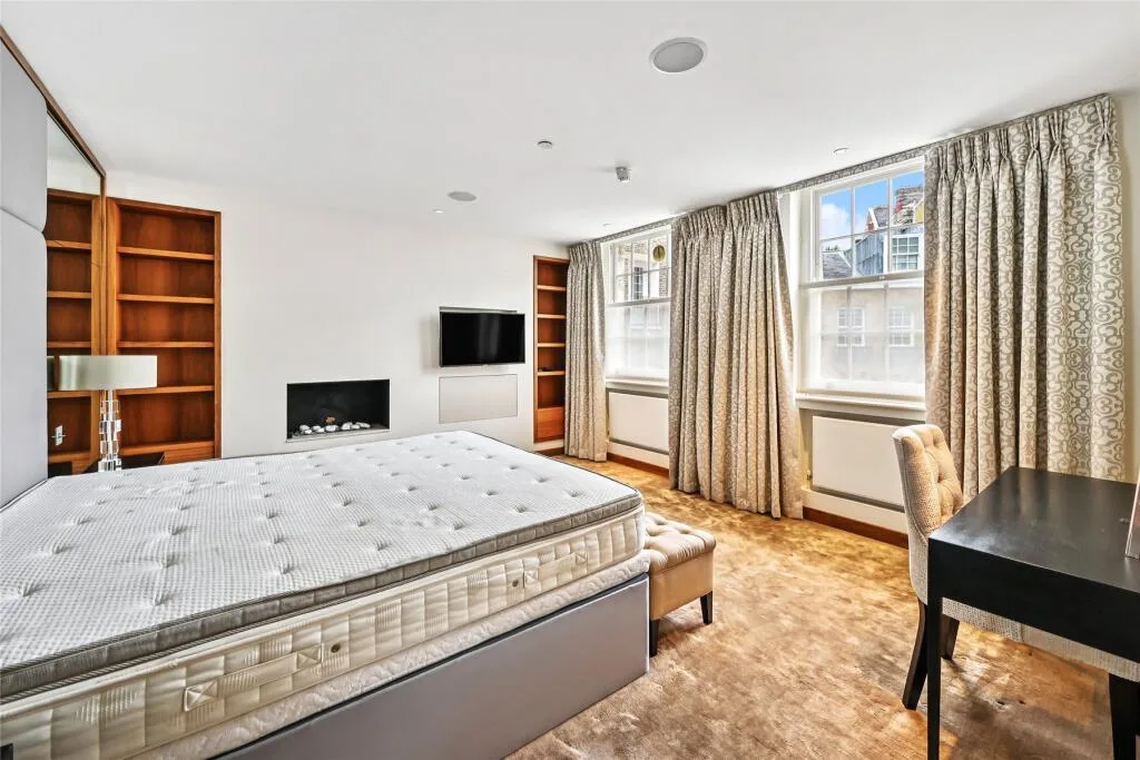 3 bedroom mews property for rent