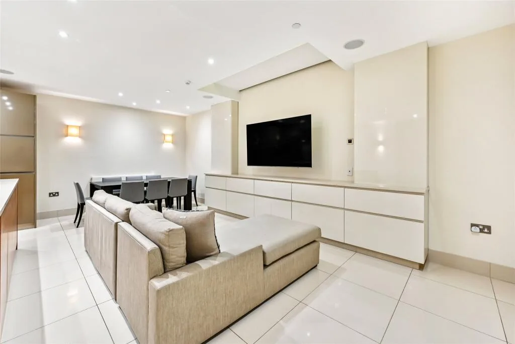 3 bedroom mews property for rent