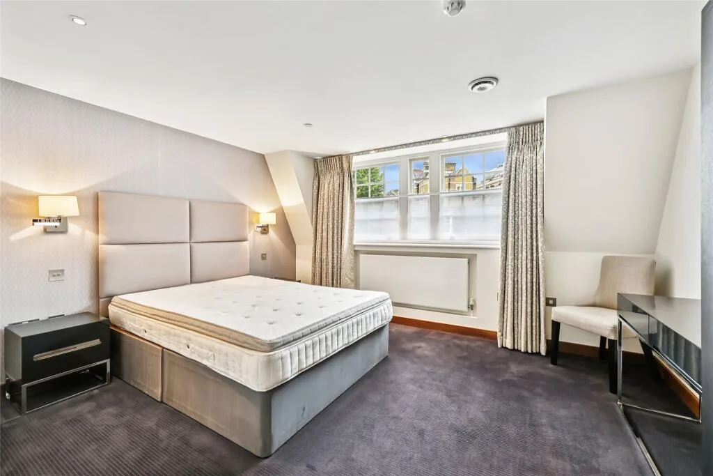 3 bedroom mews property for rent