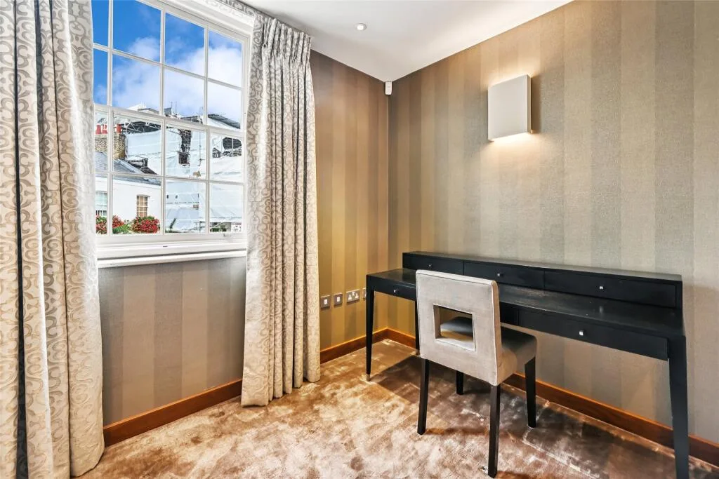 3 bedroom mews property for rent