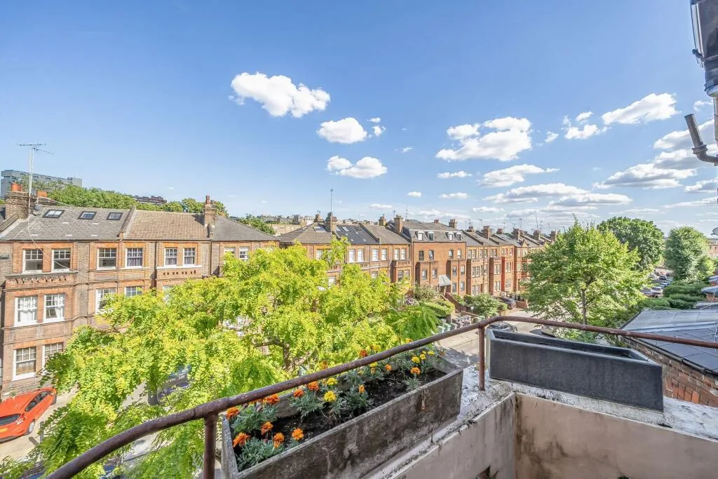 2 bedroom maisonette for rent