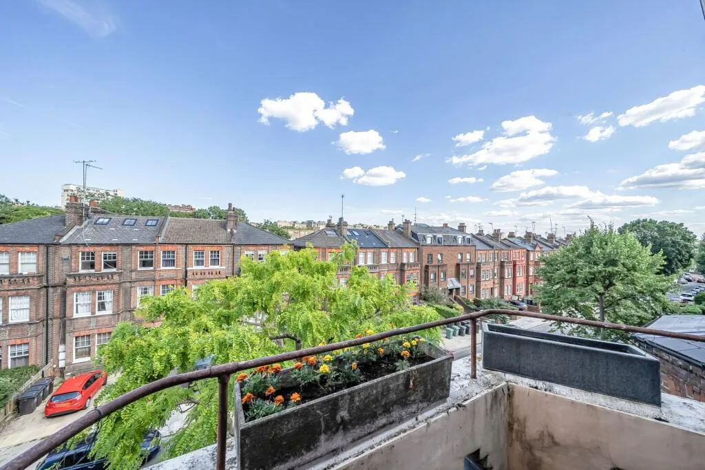 2 bedroom maisonette for rent