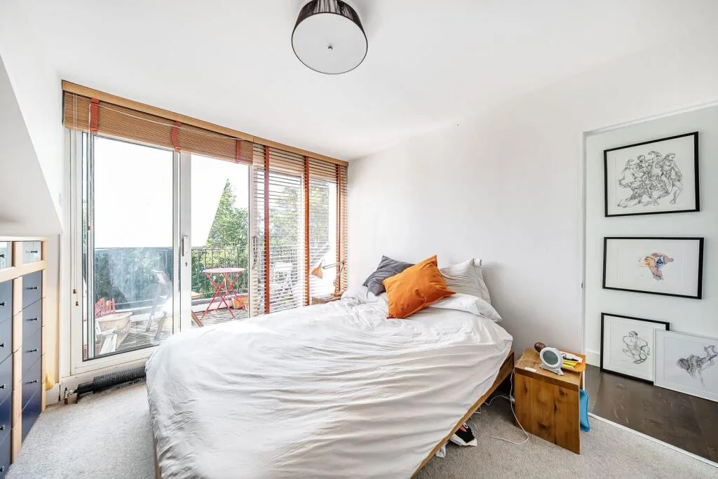 2 bedroom maisonette for rent