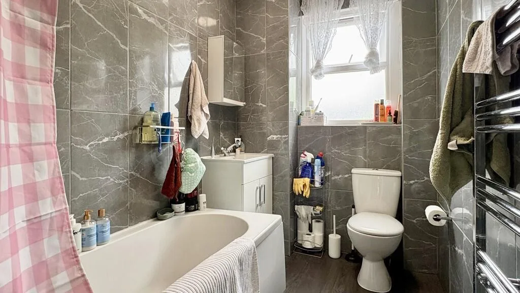 5 bedroom semi-detached house for rent