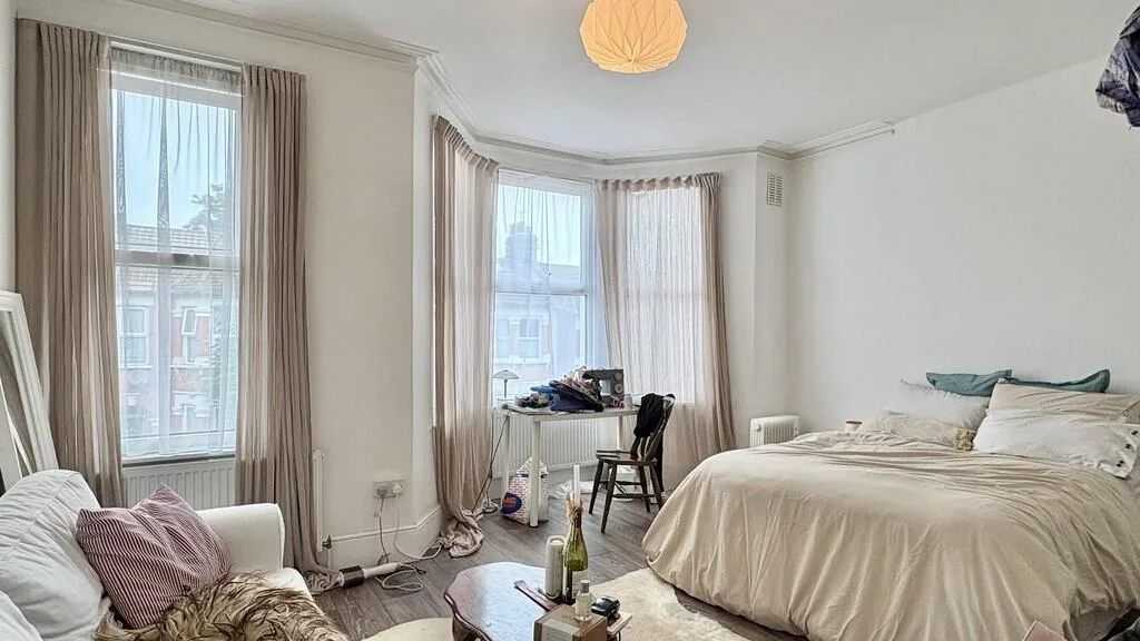 5 bedroom semi-detached house for rent