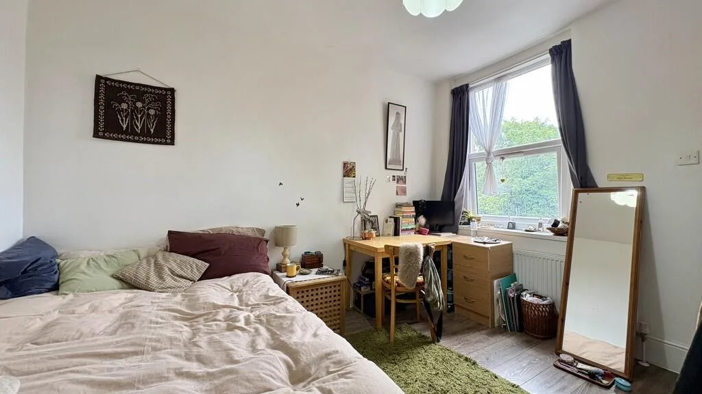 5 bedroom semi-detached house for rent
