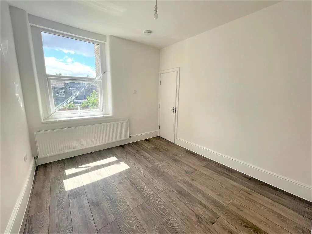5 bedroom semi-detached house for rent