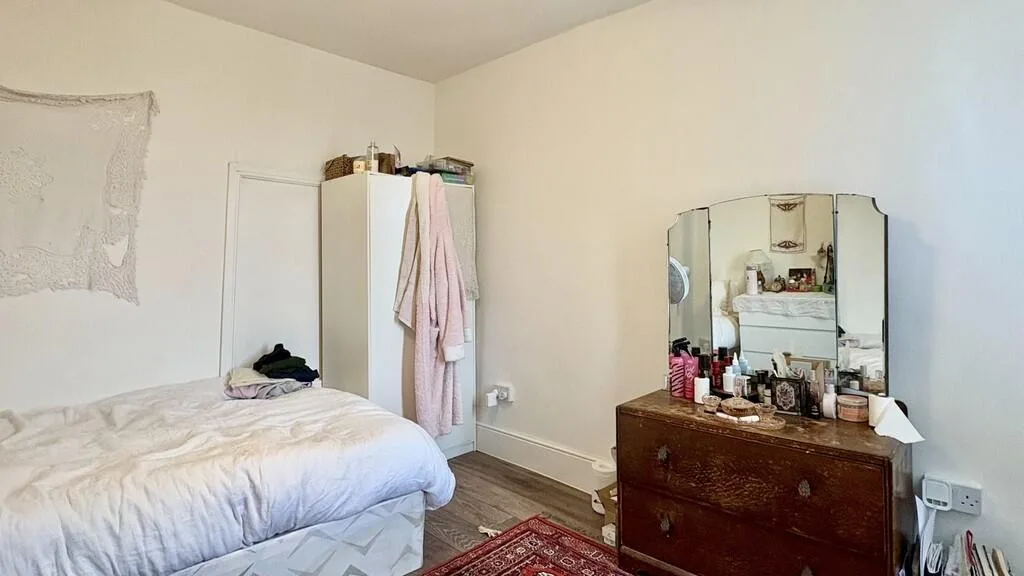 5 bedroom semi-detached house for rent