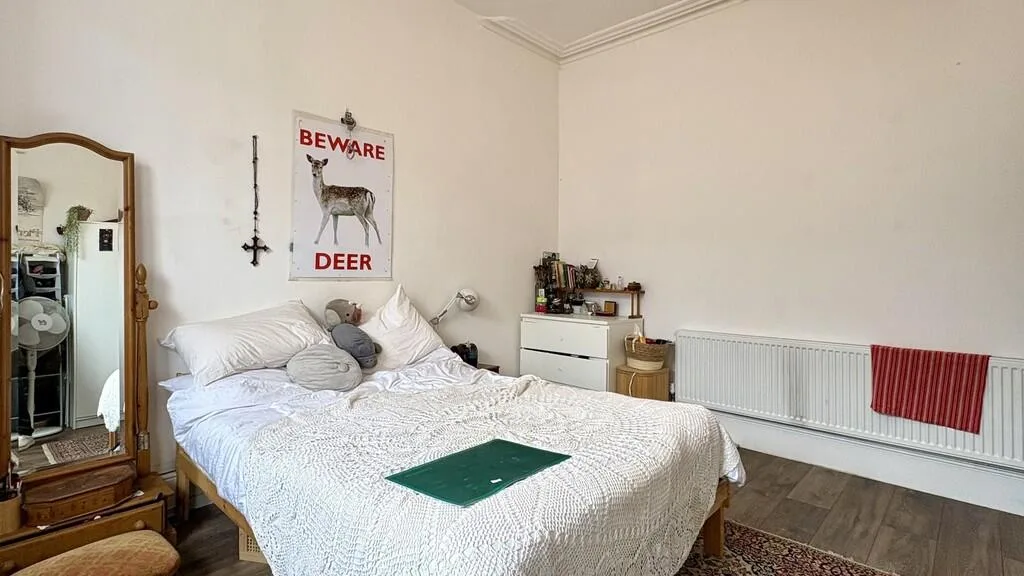 5 bedroom semi-detached house for rent