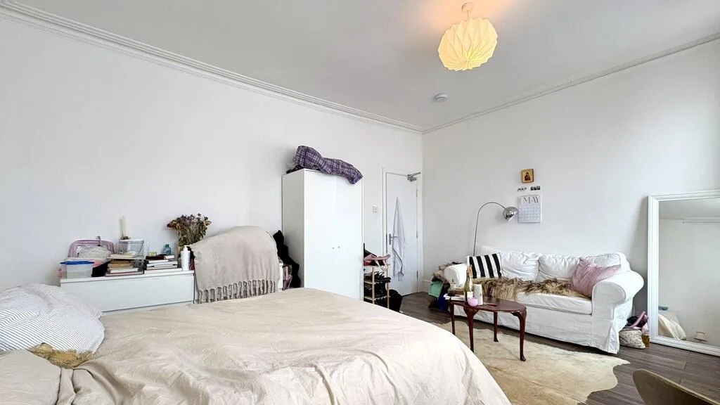 5 bedroom semi-detached house for rent