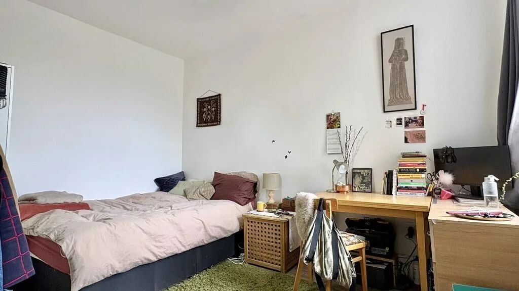 5 bedroom semi-detached house for rent