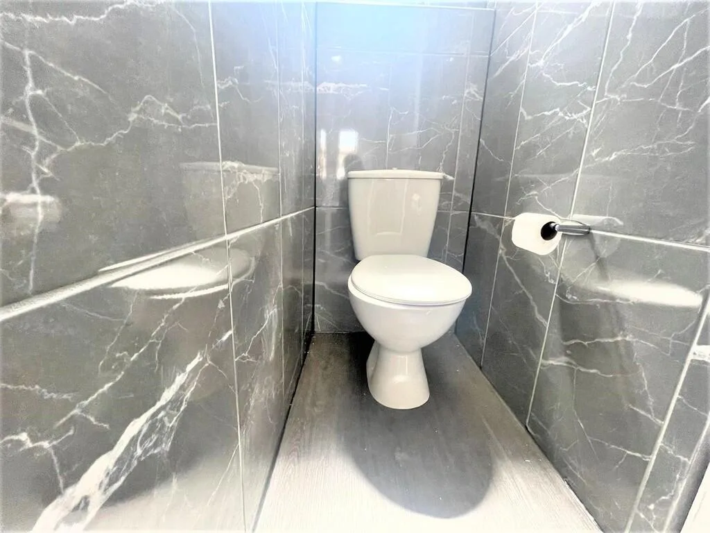 5 bedroom semi-detached house for rent