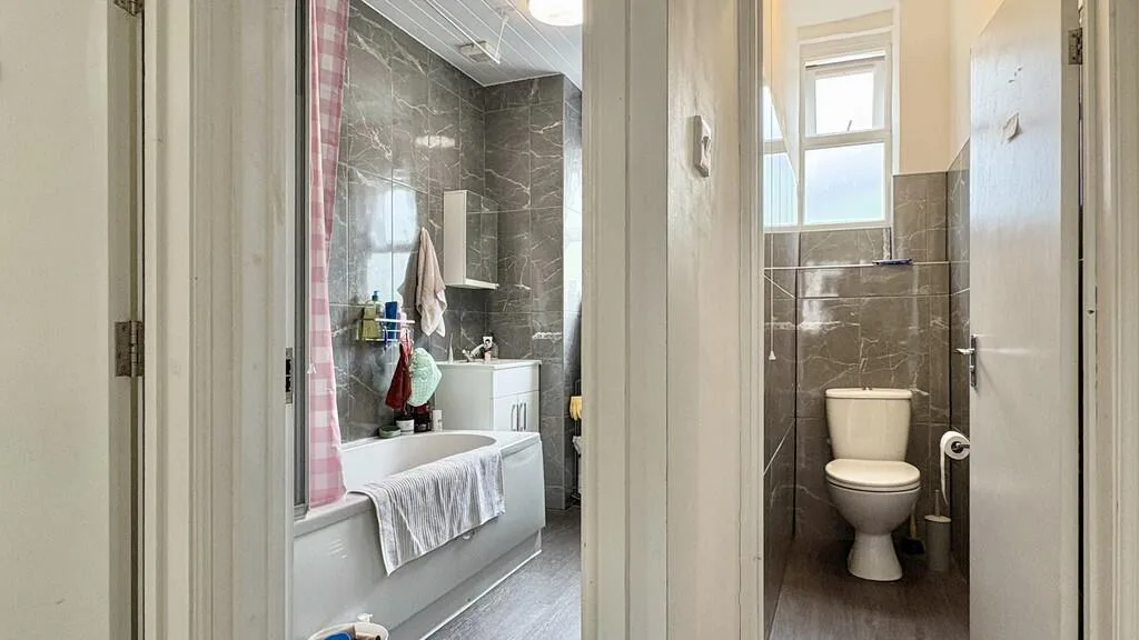 5 bedroom semi-detached house for rent