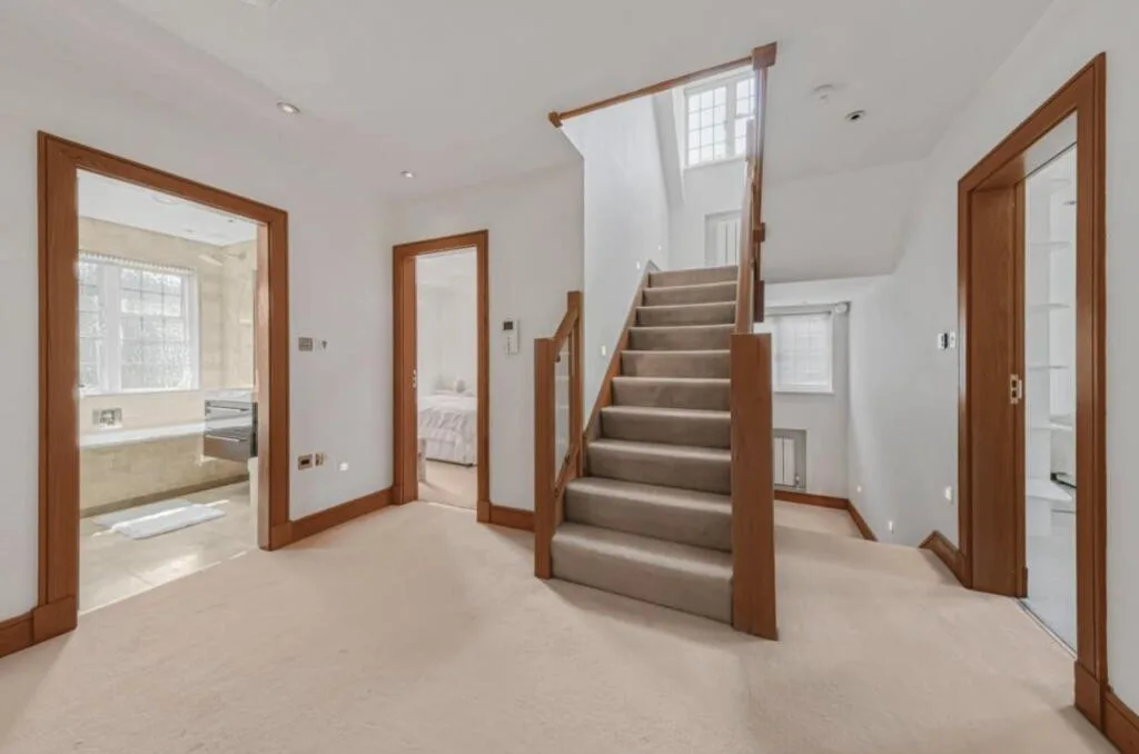 6 bedroom detached house for rent