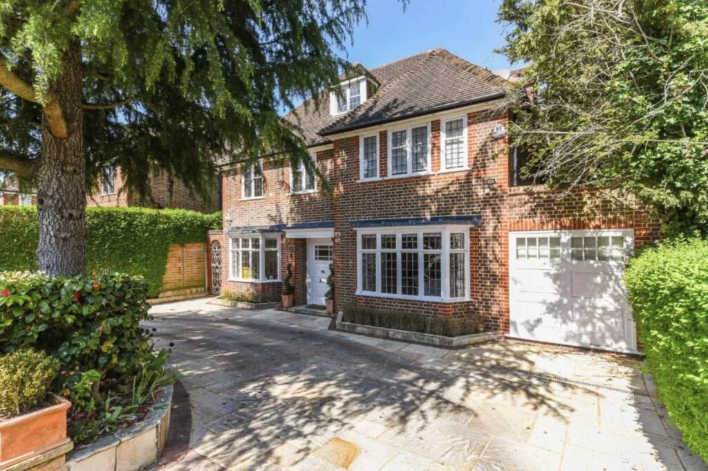 6 bedroom detached house for rent