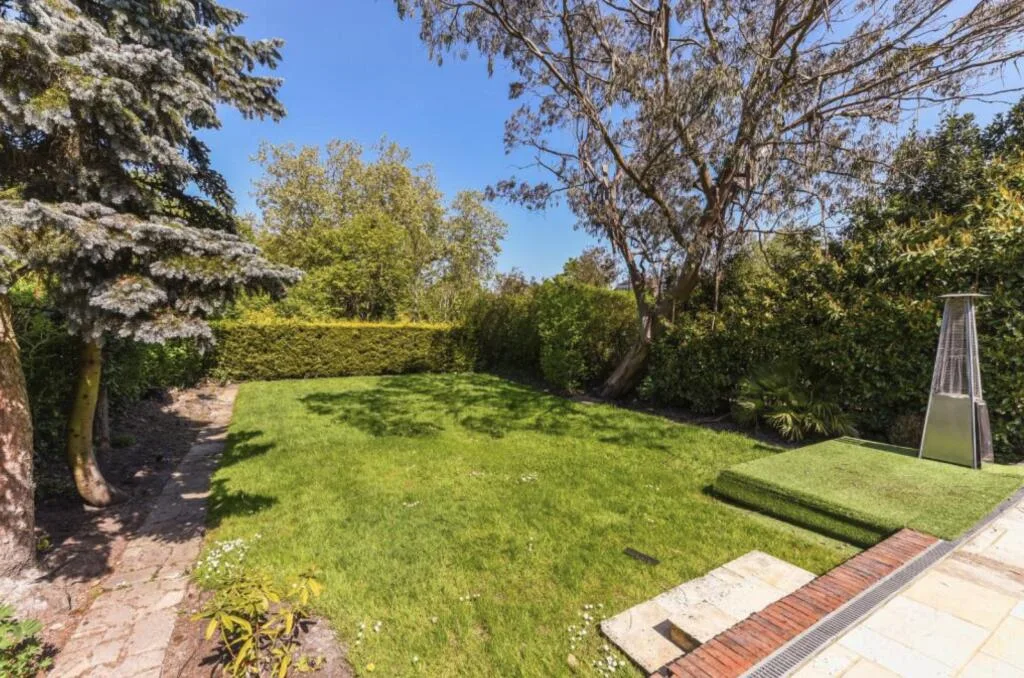 6 bedroom detached house for rent