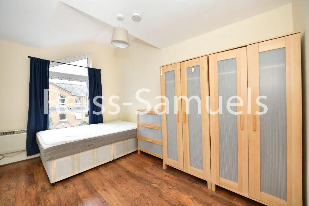 5 bedroom terraced house for rent