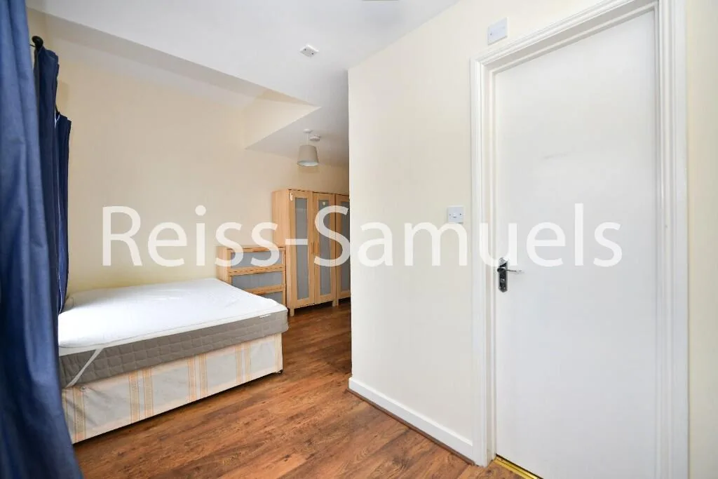 5 bedroom terraced house for rent
