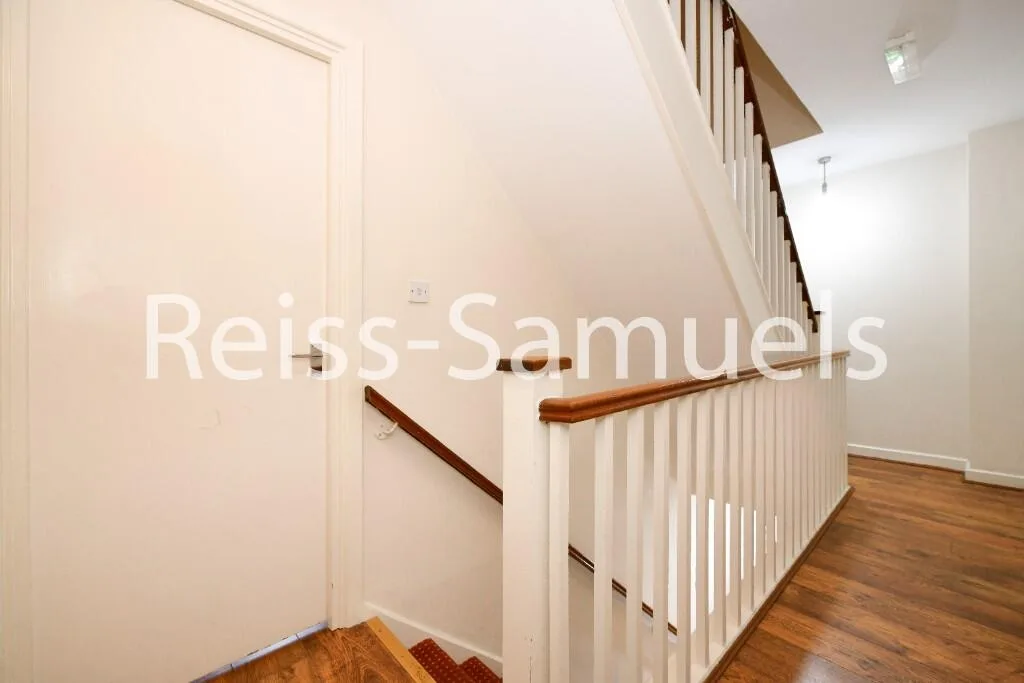 5 bedroom terraced house for rent