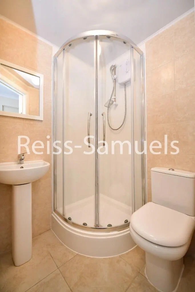 5 bedroom terraced house for rent