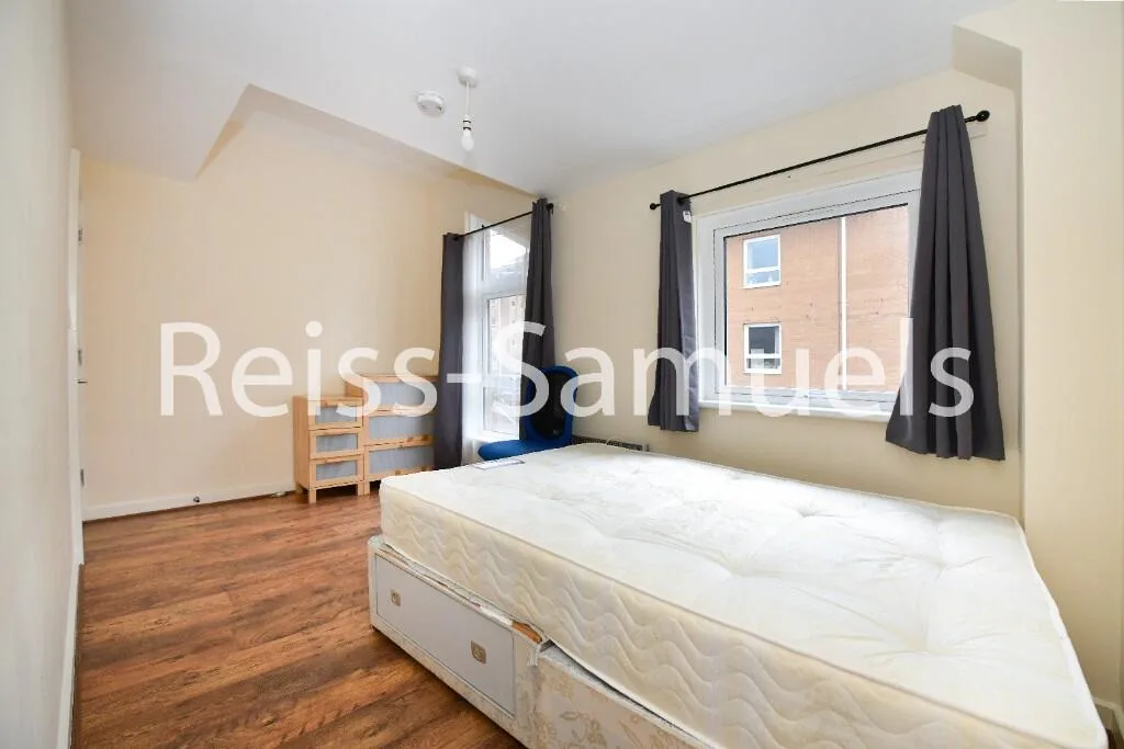 5 bedroom terraced house for rent
