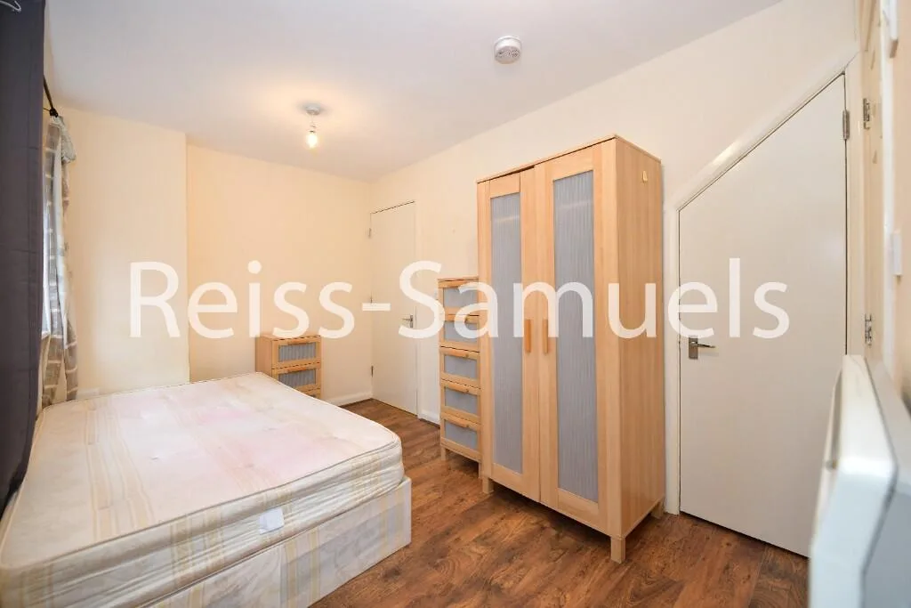 5 bedroom terraced house for rent